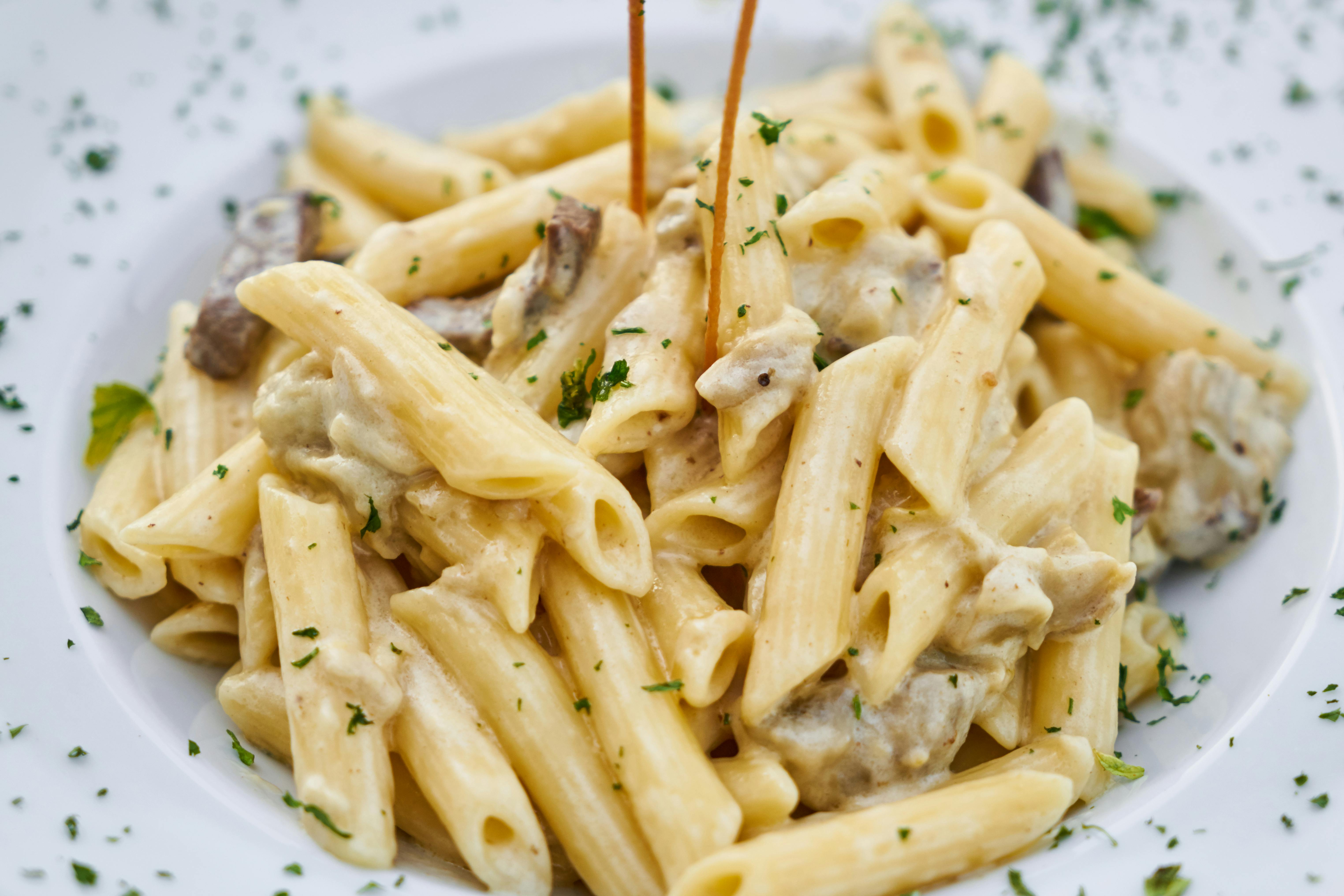 Mommy's famous cheesy noods (Parmesan Garlic Noodles)